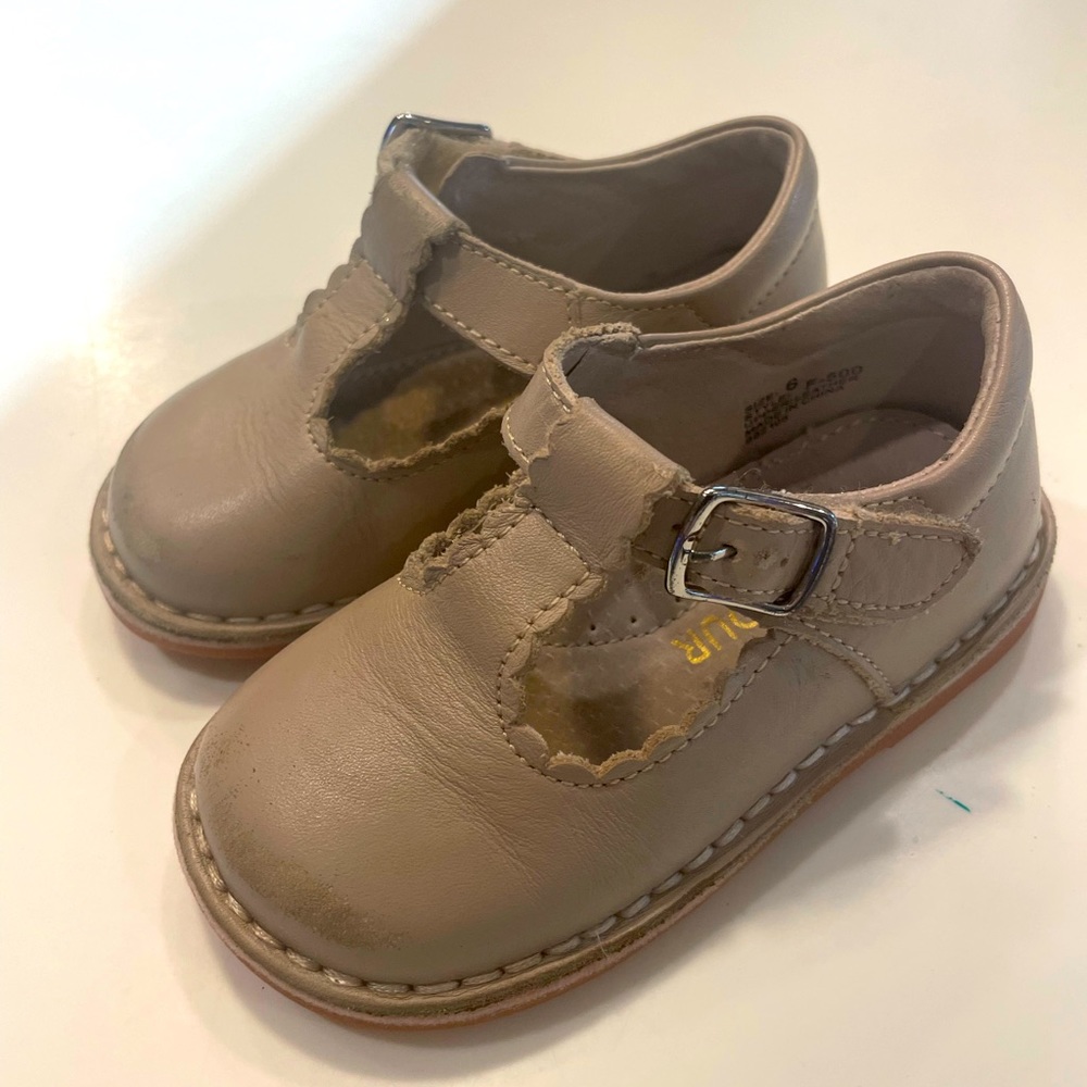 L’amour Tan T-Strap